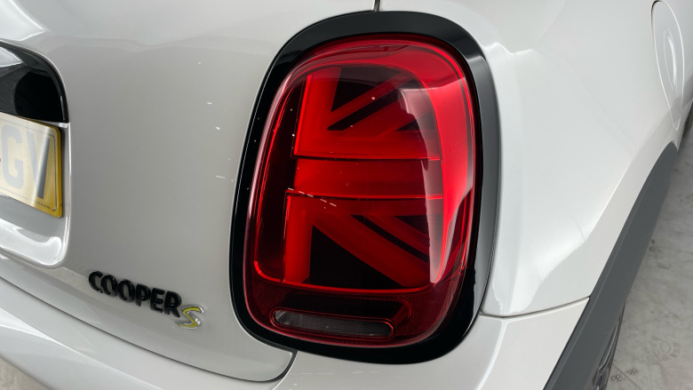 MINI Hatchback 135kW Cooper S Level 2 33kWh 3dr Auto Electric Hatchback